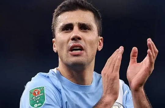 Barcelona sẵn sàng chi 70 triệu euro nhằm hoàn tất thương vụ chiêu mộ Rodri từ Man City