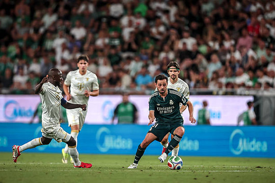 Những bài toán chiến thuật của HLV Jose Mourinho khi Real Madrid thắng Ferencvaros 2-1
