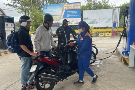 Người tiêu dùng quen dần với xăng E10