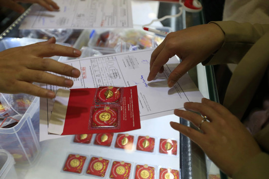Giá vàng hôm nay 10/8/2026: Giảm tới 1 triệu đồng, bán 1 chỉ lúc này được bao nhiêu tiền?