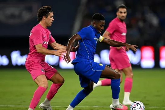 Dario Essugo bất ngờ đeo băng đội trưởng Chelsea trong trận giao hữu hòa Johor Darul Ta'zim