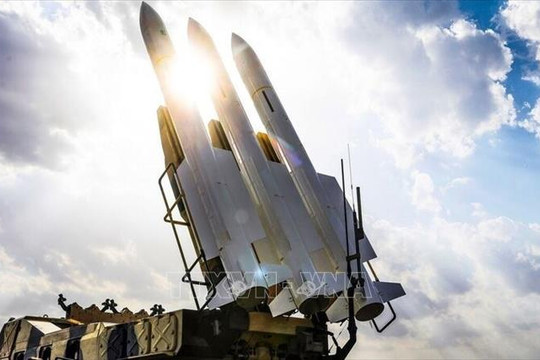 Tuyên bố của Vệ binh Cách mạng Iran về công nghệ tên lửa đạn đạo thay đổi quỹ đạo khi bay