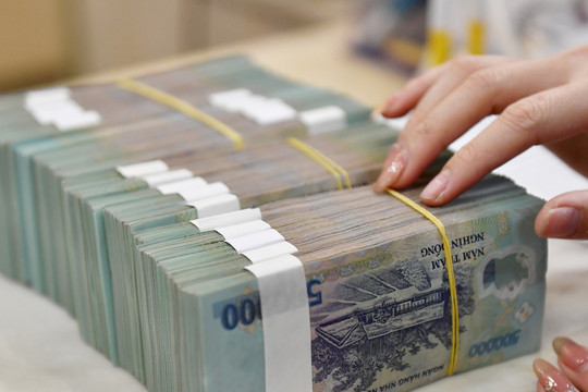 Lãi suất ngân hàng ngày 12/8/2026: VCBNeo đẩy lên 7,8%/năm, LPBank điều chỉnh giảm diện rộng