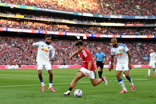 Màn trình diễn rực rỡ trước Leeds giúp Harry Amass mở ra lối đi mới cho Manchester United