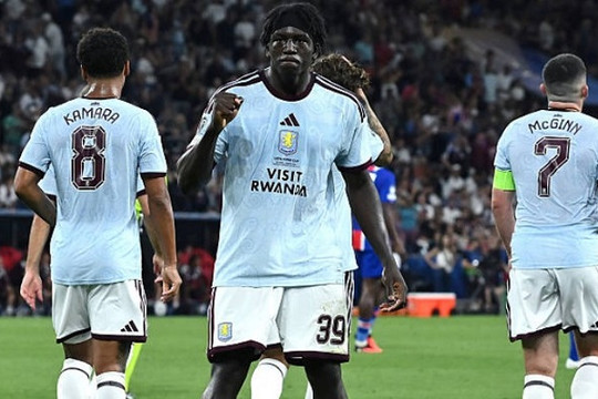 Aston Villa thua PSG 1-2 Siêu cúp châu Âu: Sao trẻ 17 tuổi Brian Madjo rực sáng giật lại hy vọng
