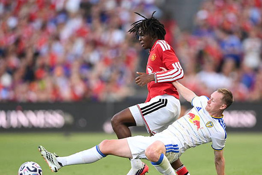 HLV Michael Carrick quyết định thử nghiệm Patrick Dorgu ở vị trí tiền đạo cánh trái MU