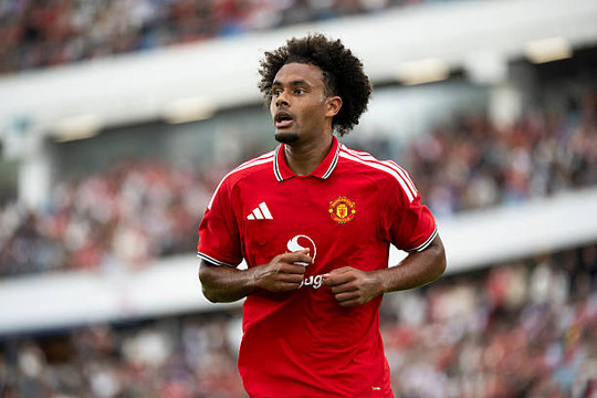 Sự bùng nổ ở tiền mùa giải: Manchester United có nên kiên nhẫn với Joshua Zirkzee?