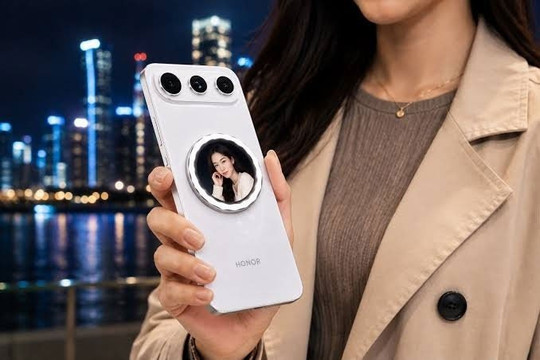 Honor thử nghiệm smartphone màn hình phụ 1,7 inch đi kèm dung lượng pin siêu khủng 12.000 mAh