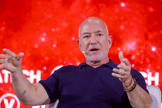 Liên minh tỷ phú Jeff Bezos chính thức mua 1/3 cổ phần câu lạc bộ Liverpool từ tập đoàn FSG