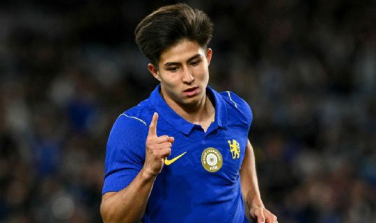 Thần đồng Dastan Satpayev ký hợp đồng đến năm 2033 với Chelsea rồi sang Burnley thi đấu