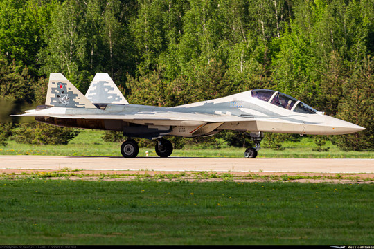 Nga thử nghiệm tiêm kích hai chỗ ngồi Su-57D làm trung tâm chỉ huy bầy UAV không người lái