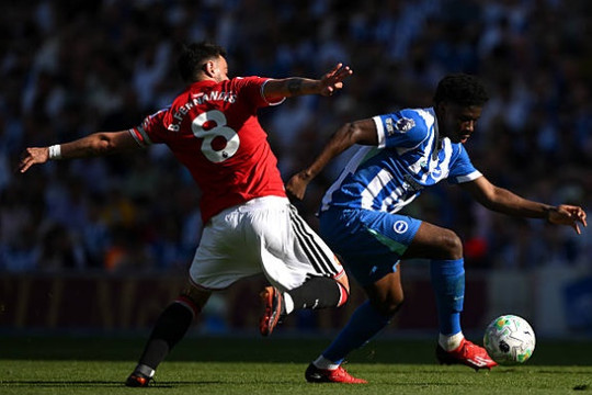 Brighton sẵn sàng bán tiền vệ Carlos Baleba trước sự chèo kéo quyết liệt từ Newcastle và MU