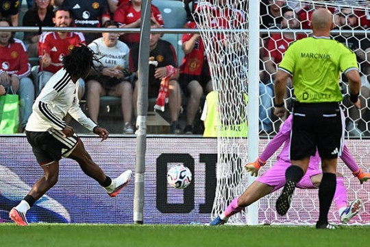 Chấm điểm Manchester United sau trận thua AC Milan: Patrick Dorgu rực sáng, Luke Shaw nhận điểm 4