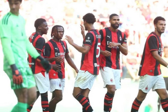 Manchester United thua thảm 2-4 trước AC Milan: Hàng thủ mơ ngủ và nỗi lo trước mùa giải mới