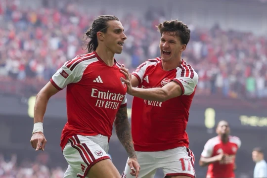 Arsenal vùi dập Man City 3-0 đoạt Siêu cúp Anh: Lời tuyên chiến cho ngai vàng Ngoại hạng Anh