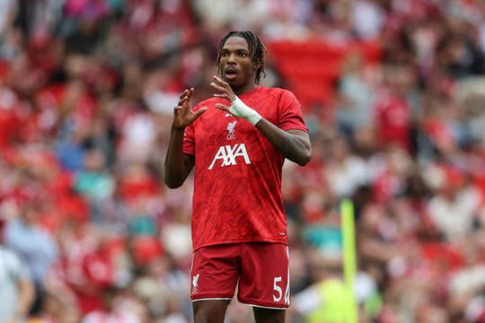 Jeremy Jacquet tỏa sáng trong trận ra mắt giúp Liverpool đánh bại Como 2-0 trước mùa giải mới