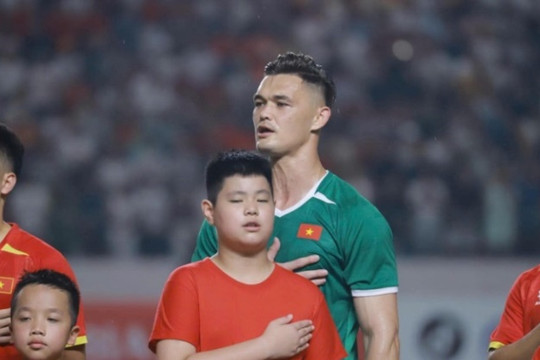 Thủ môn Lê Giang Patrik rực sáng giúp Việt Nam thắng Malaysia 2-0 tại bán kết ASEAN Cup 2026