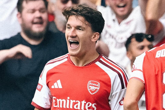 Tân binh Christos Tzolis tỏa sáng rực rỡ giúp Arsenal đè bẹp Man City 3-0 tại Siêu cúp Anh