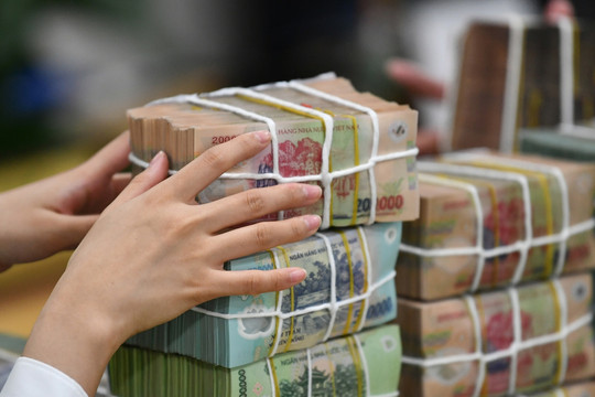 Lãi suất ngân hàng ngày 17/8/2026: VCBNeo bất ngờ giảm lãi suất tiền gửi đến 0,8%/năm