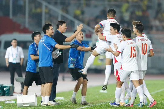 Tuyển Việt Nam thắng Malaysia 2-0: Xuân Son phá kỷ lục, HLV Kim Sang-sik chạm mốc 23 trận bất bại