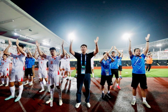 Tuyển Việt Nam hạ Malaysia 2-0 tại bán kết lượt đi ASEAN Cup 2026 nhờ bản lĩnh lạnh lùng