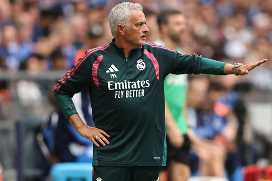 Real Madrid thời Jose Mourinho: Dấu ấn chiến thuật mới và bài toán quản lý các siêu sao