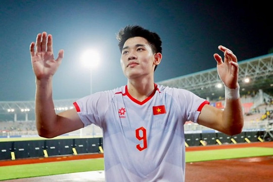 Tuyển Việt Nam đối mặt bài toán lực lượng: Đình Bắc và Xuân Mạnh trước nguy cơ bị treo giò
