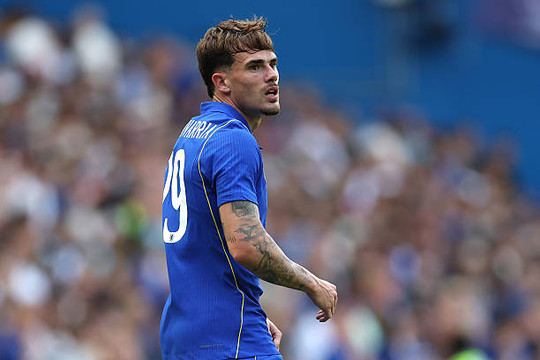 Pep Chavarria: Mảnh ghép chiến thuật âm thầm nhưng hoàn hảo của HLV Xabi Alonso tại Chelsea