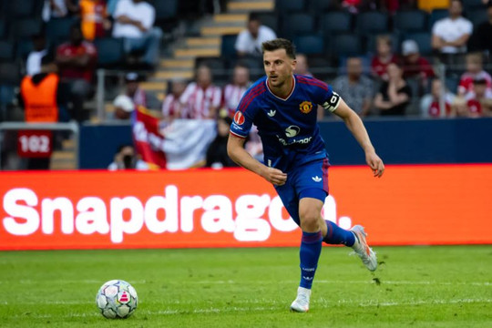 Nỗ lực bảo vệ Mason Mount của Michael Carrick tại Manchester United lại tạo tác dụng ngược