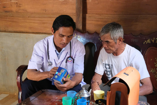 Những thầy thuốc nặng lòng với vùng sâu, vùng biên