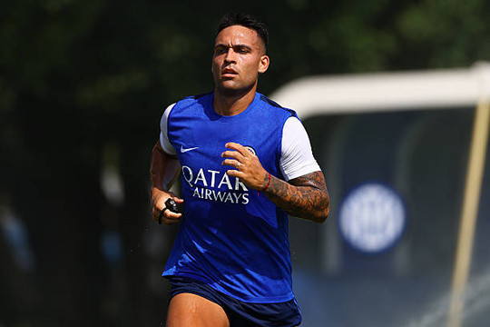 Barcelona dốc toàn lực chiêu mộ Lautaro Martinez nhằm hoàn thiện hàng công cho Hansi Flick