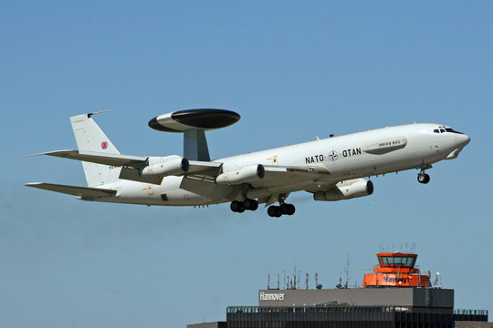 NATO điều 25 máy bay áp sát Kaliningrad, Anh viện trợ 150.000 drone và Ấn Độ mua tàu ngầm Đức