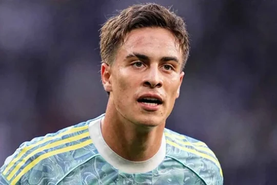 Arsenal sẵn sàng chi 86 triệu bảng chiêu mộ Kenan Yildiz sau khi hụt Julian Alvarez