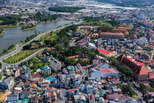 Vì sao nhà, đất dôi dư “ế” giữa đô thị?