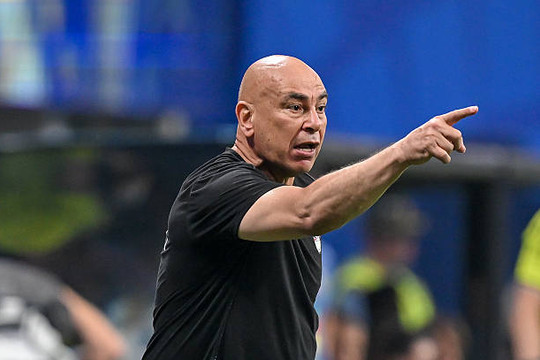 FIFA điều tra kỷ luật HLV Hossam Hassan cùng hai thành viên tuyển Ai Cập tại World Cup
