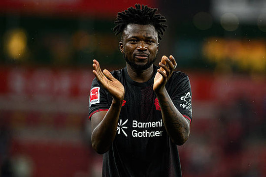 Edmond Tapsoba trở thành giải pháp hàng thủ lý tưởng cho cả Chelsea lẫn Manchester United