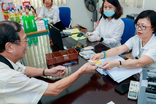 Thủ tục nhận trợ cấp hằng tháng cho lao động chưa đủ điều kiện hưởng lương hưu
