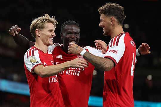 Arsenal phô diễn sức mạnh ngày mở màn Ngoại hạng Anh với chiến thắng 3-0 trước Coventry