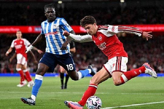 Tân binh Christos Tzolis rực sáng trong ngày ra mắt, Arsenal đè bẹp Coventry với tỷ số 3-0