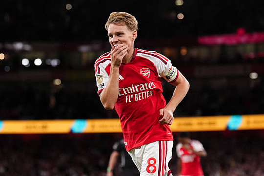 Martin Odegaard tỏa sáng giúp Arsenal thắng 3-0 Coventry City và tìm lại phong độ đỉnh cao