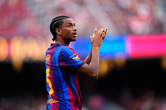 Alejandro Balde bất ngờ đổi ý muốn gia nhập Man United từ Barcelona với giá 50 triệu euro