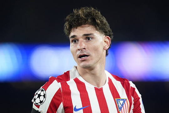 Thị trường chuyển nhượng: Arsenal theo đuổi Julian Alvarez, Tottenham chốt Omar Marmoush