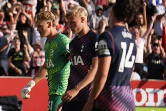 Brentford vùi dập Tottenham 3-0 trong ngày ra mắt buồn của HLV De Zerbi ở Ngoại hạng Anh