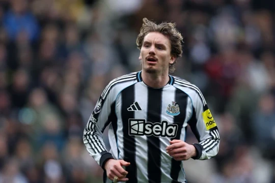 Peter Crouch nhận định Newcastle khó cản Liverpool ở trận mở màn vì mất hàng loạt trụ cột