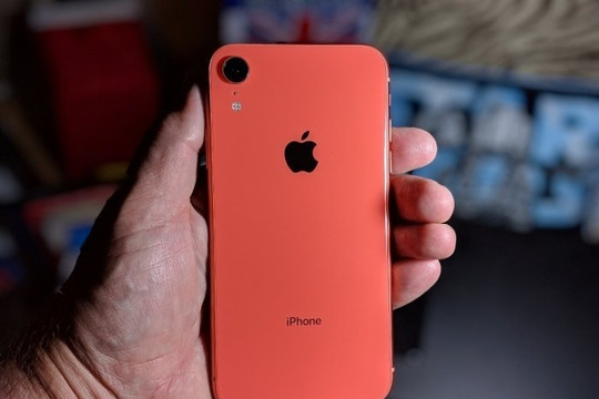 So sánh iPhone XR và iPhone 11 tầm giá 4 triệu: Hiệu năng A-Series và trải nghiệm thực tế