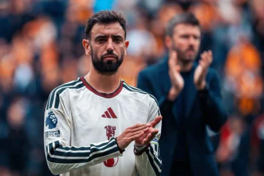 Bruno Fernandes cảnh báo thảm họa bóng chết của MU sau trận thua sốc 0-2 trước Hull City