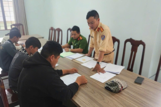 Xử lý nhóm thanh niên “bốc đầu” xe rồi đăng TikTok