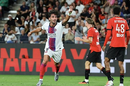 Ferran Torres lập cú đúp siêu hạng giúp đương kim vô địch PSG cầm hòa Rennes 2-2 nghẹt thở