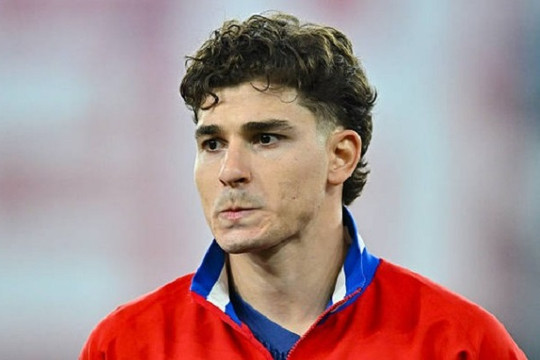 Julian Alvarez bị fan Atletico Madrid tẩy chay dữ dội, cơ hội lớn mở ra cho Arsenal