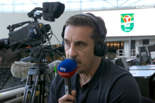 Gary Neville hối thúc Man Utd chiêu mộ thêm hai hậu vệ sau thất bại 0-2 trước Hull City
